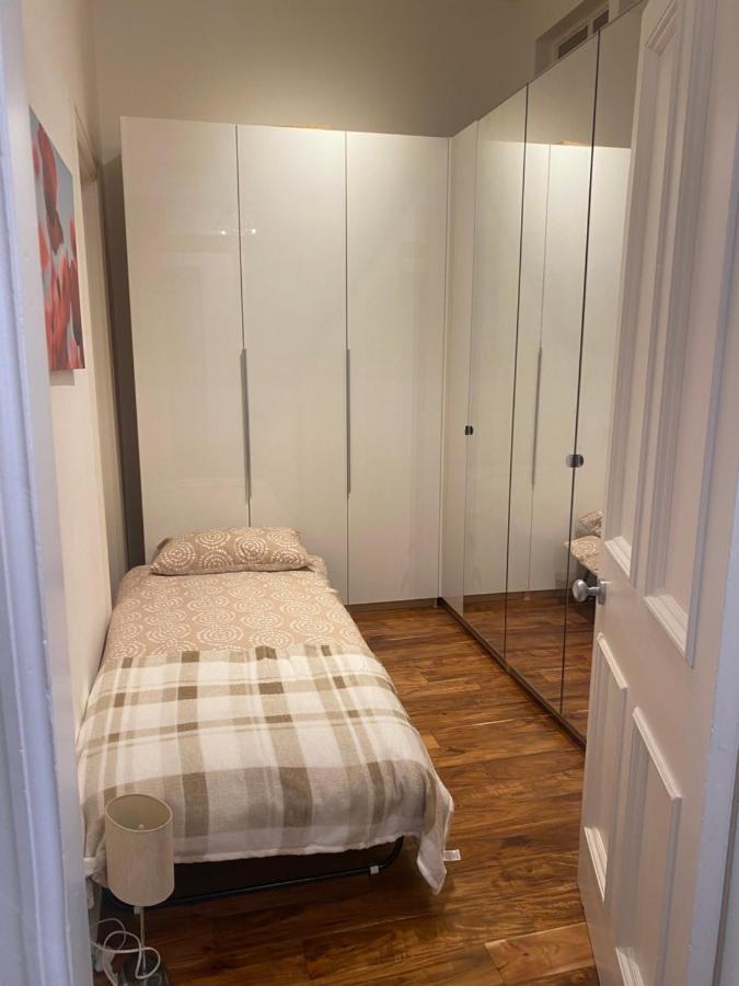 Lovely Main Door 2 Bed Apartment เอดินบะระ ภายนอก รูปภาพ
